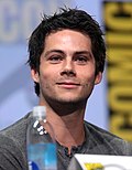 https://upload.wikimedia.org/wikipedia/commons/thumb/7/7d/Dylan_O%27Brien_by_Gage_Skidmore_2.jpg/120px-Dylan_O%27Brien_by_Gage_Skidmore_2.jpg